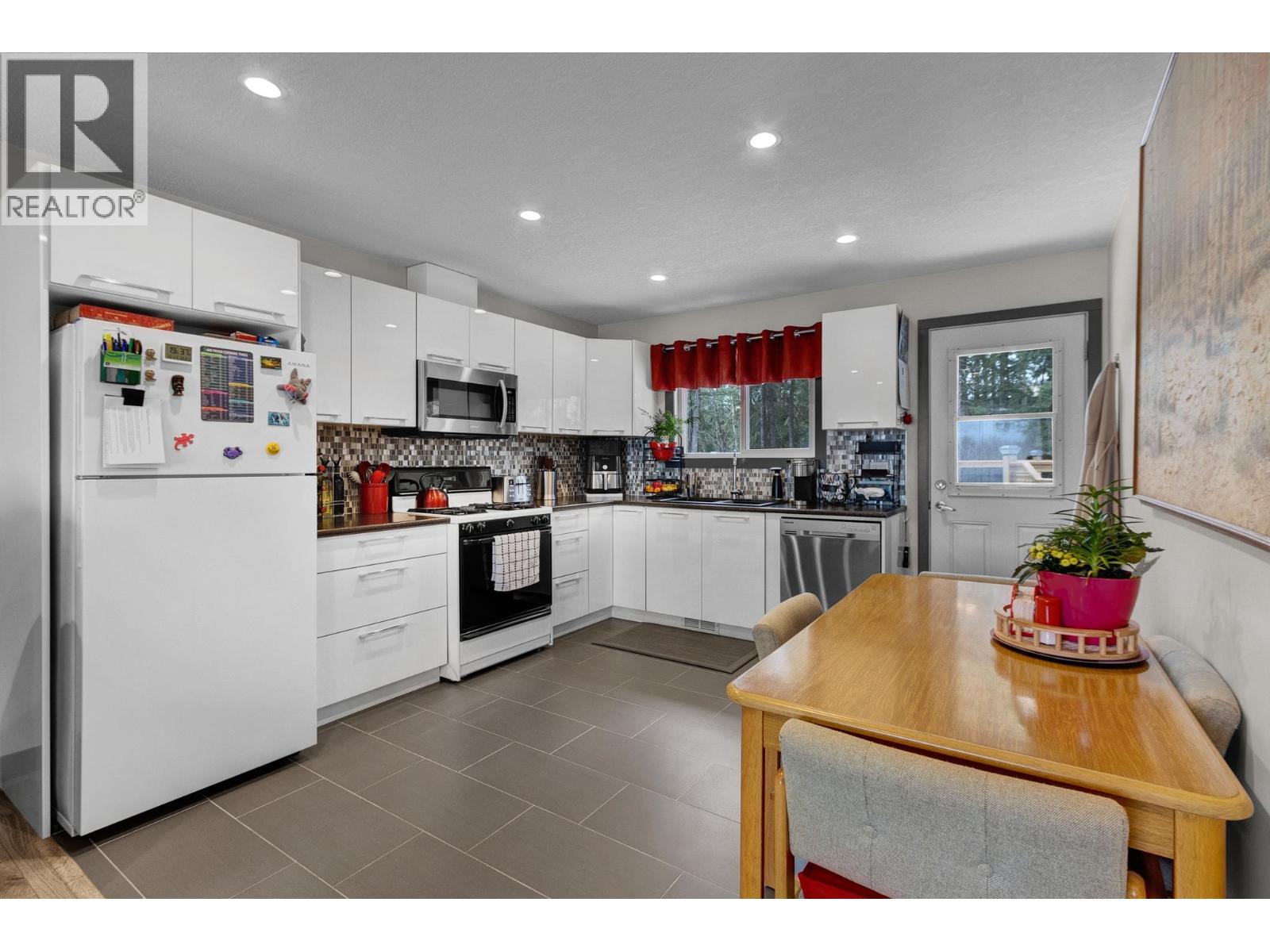 1601 PEARSON AVENUE - 9