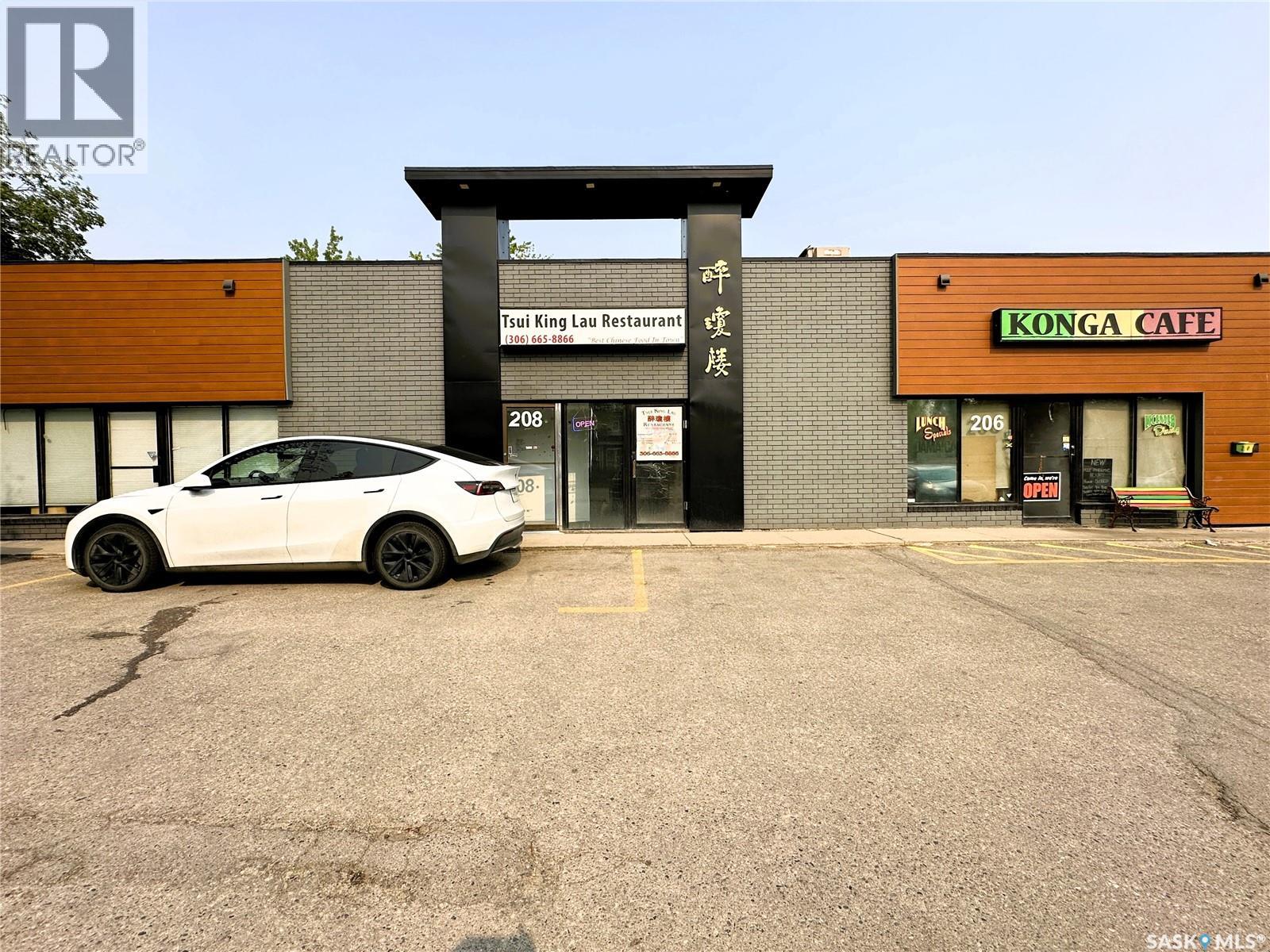 208 H AVENUE N, Saskatoon — photo 2