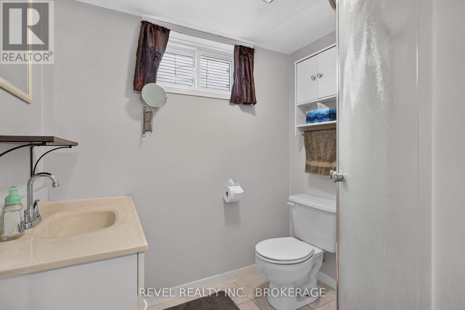 62 BARKER DRIVE - 35