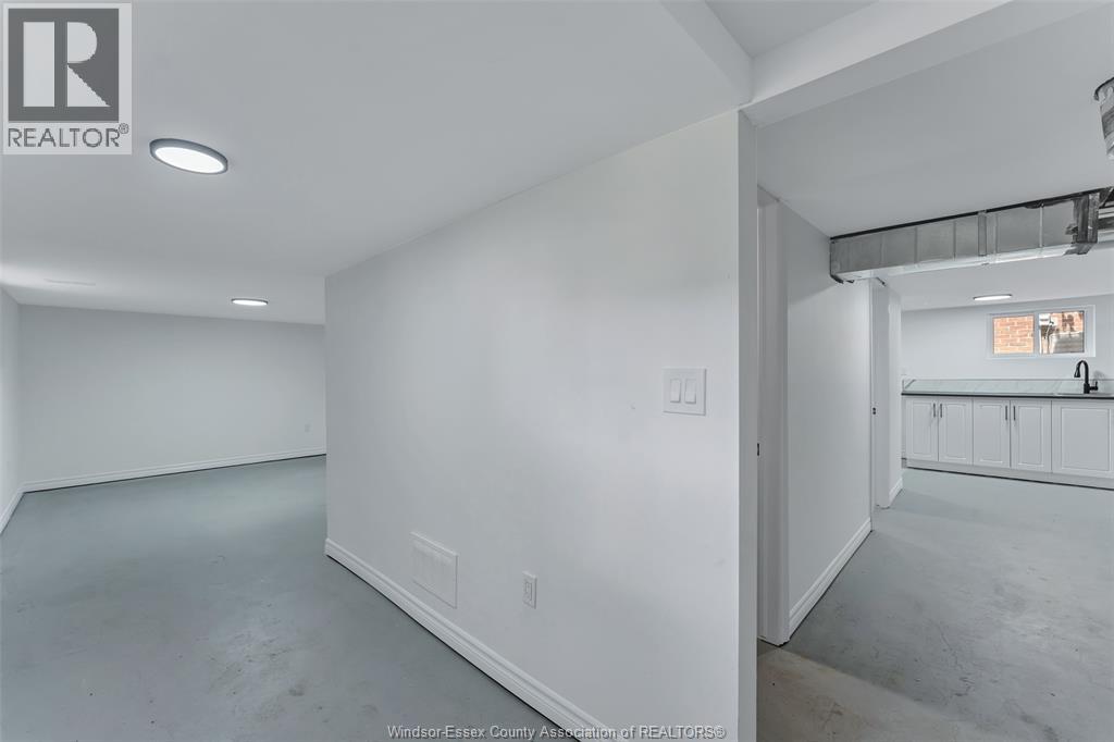 2390 PRINCESS AVENUE - 27
