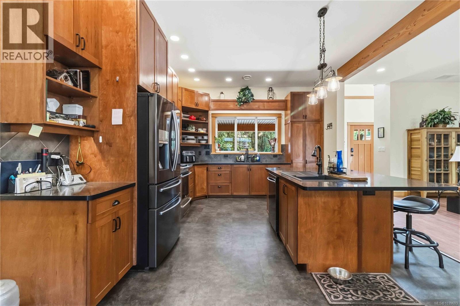 5480 Sooke Rd - 19
