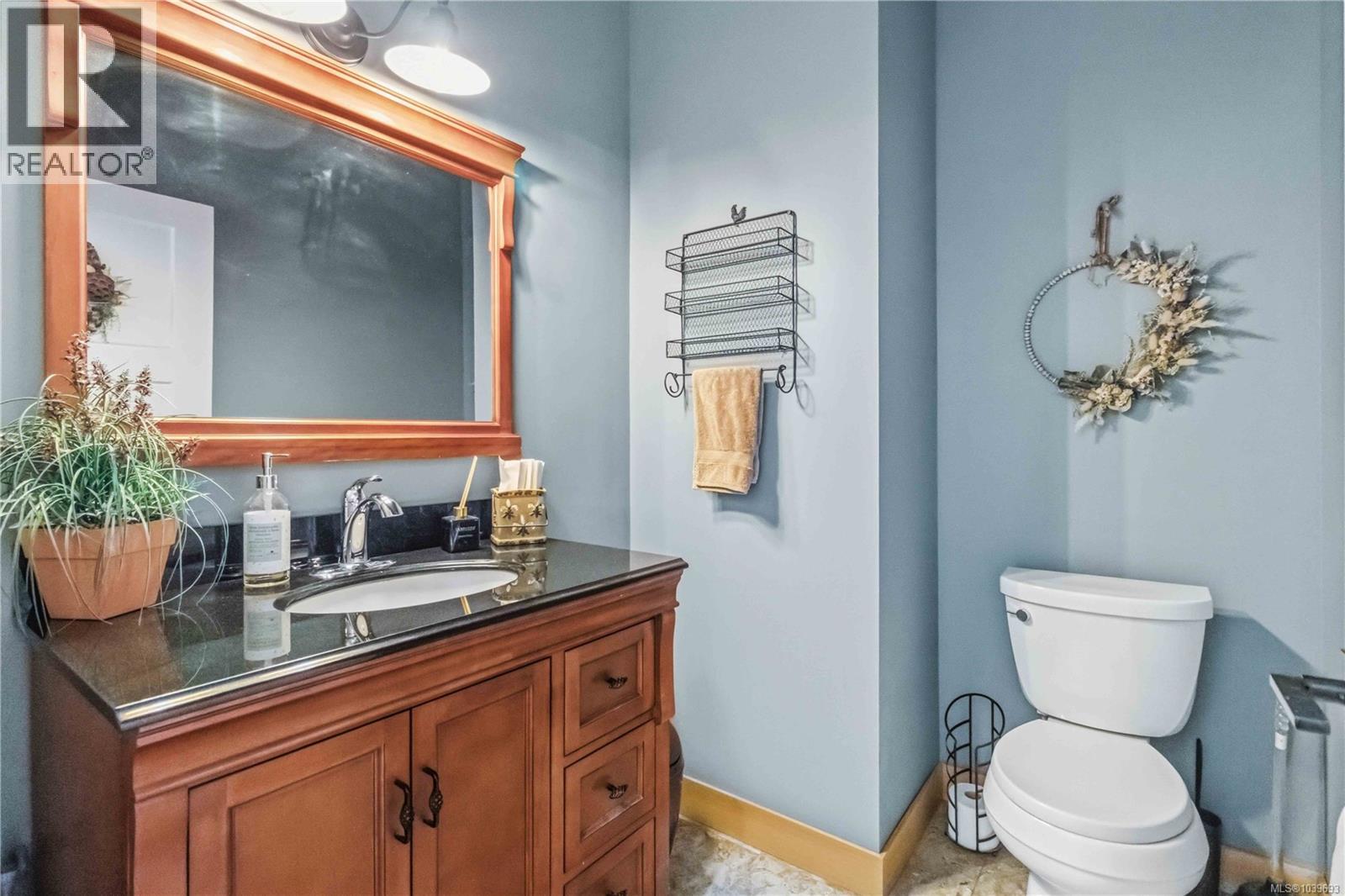 5480 Sooke Rd - 23