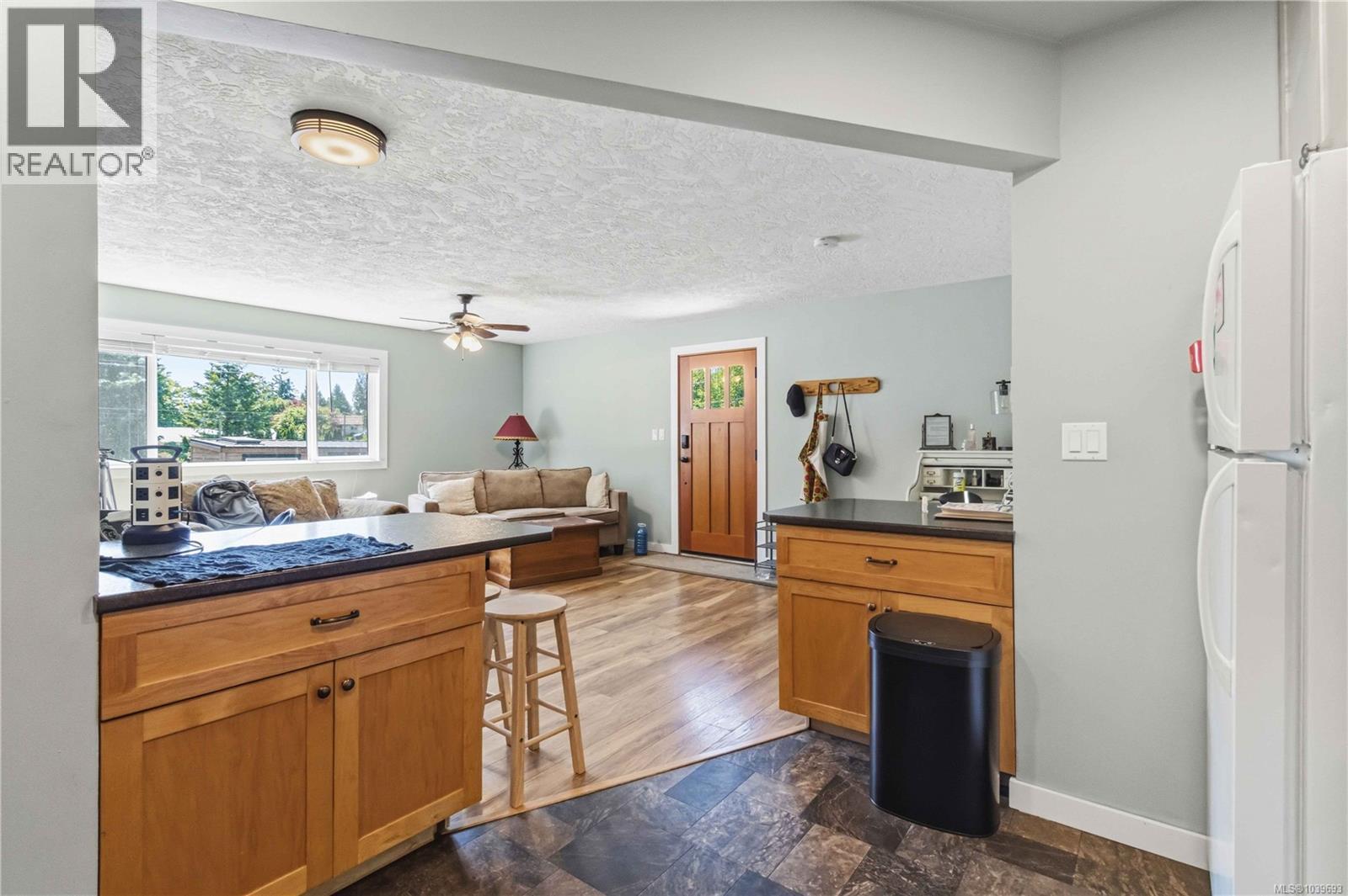 5480 Sooke Rd - 33