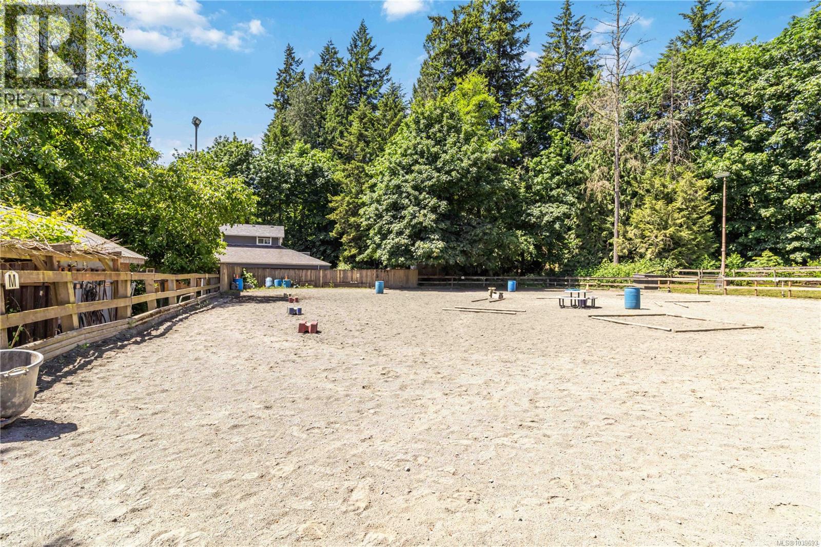 5480 Sooke Rd - 5