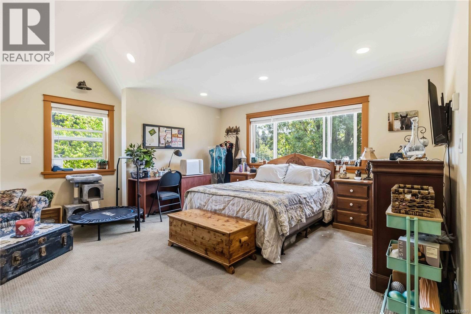 5480 Sooke Rd - 26