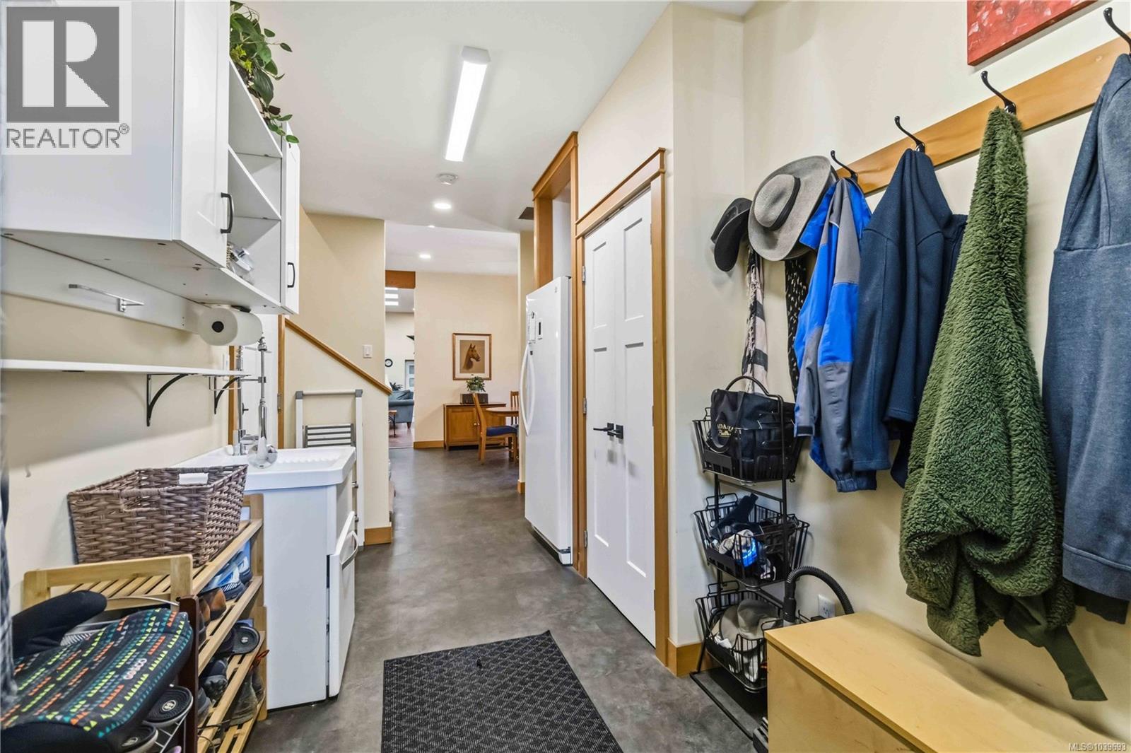 5480 Sooke Rd - 22