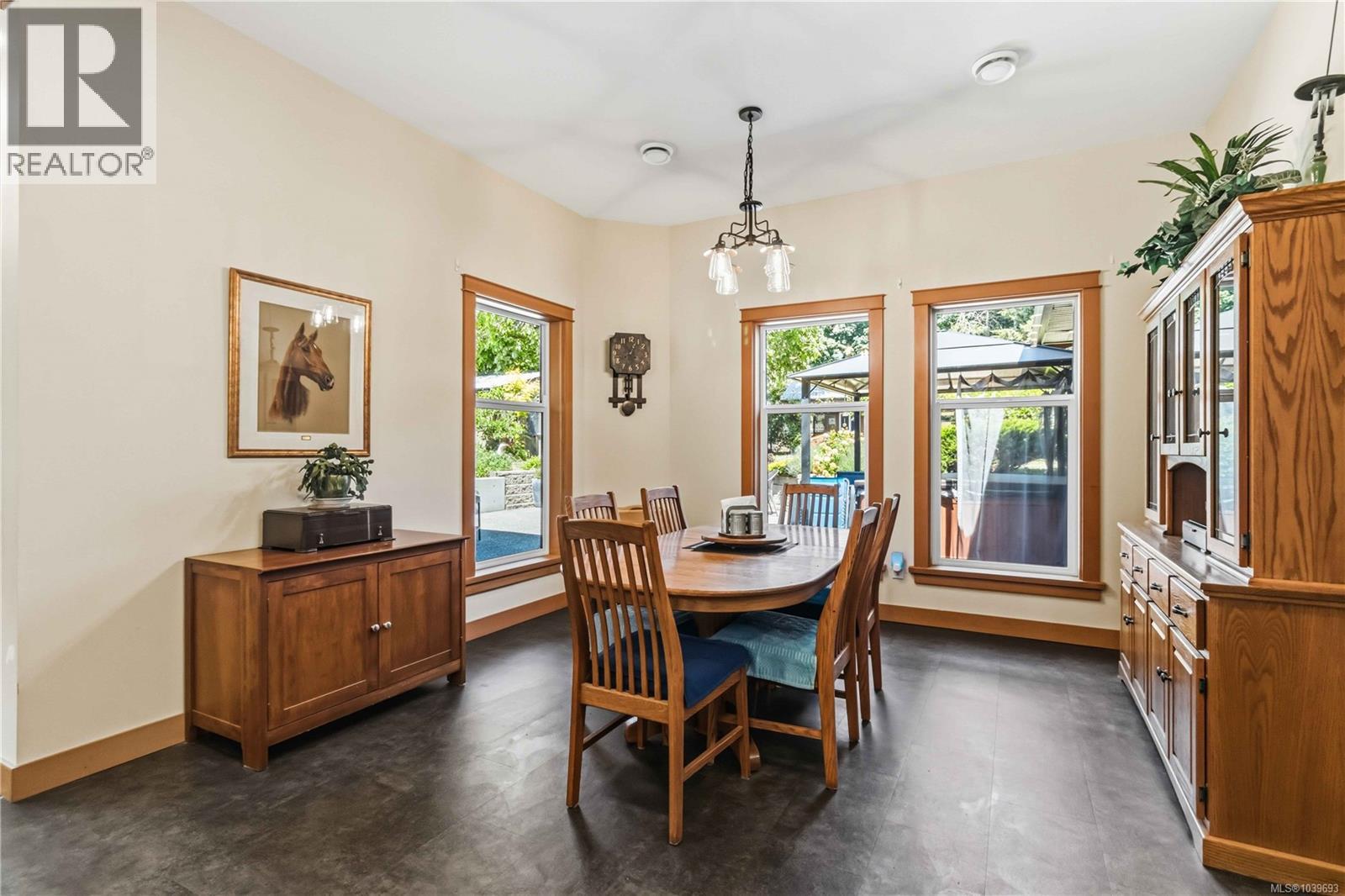 5480 Sooke Rd - 16