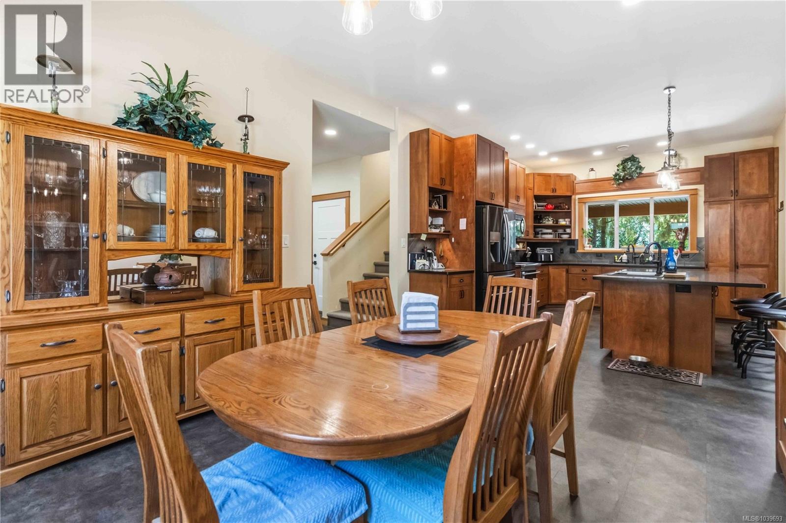 5480 Sooke Rd - 17