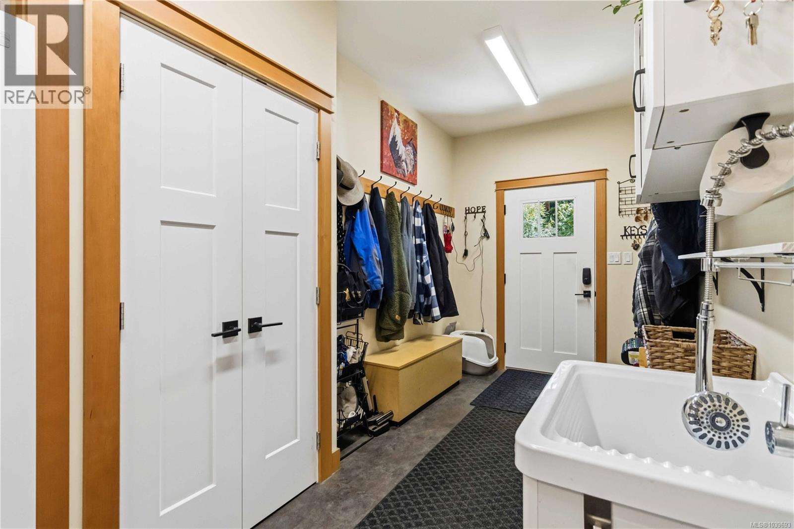 5480 Sooke Rd - 21