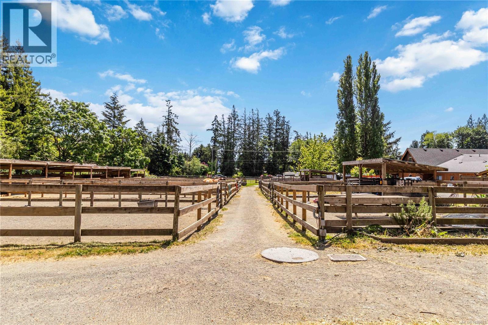 5480 Sooke Rd - 4