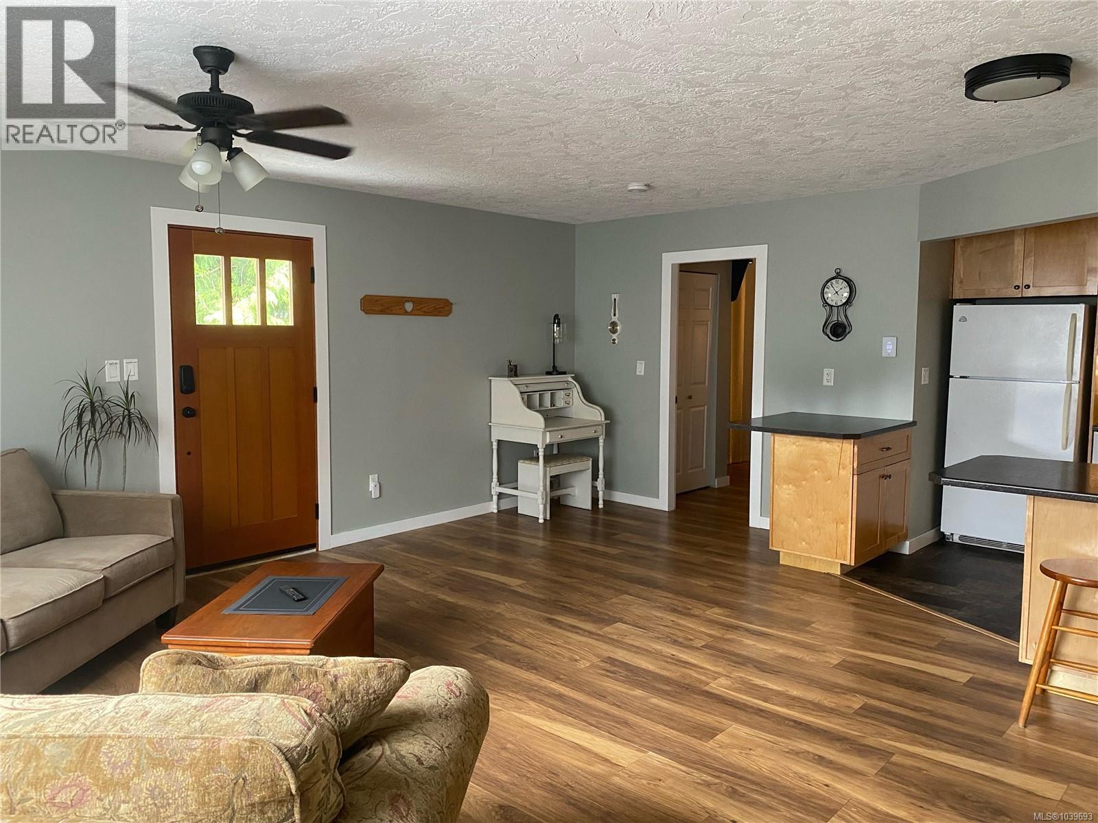 5480 Sooke Rd - 32