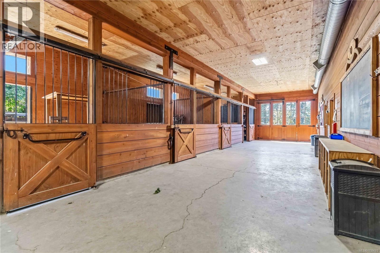 5480 Sooke Rd - 47