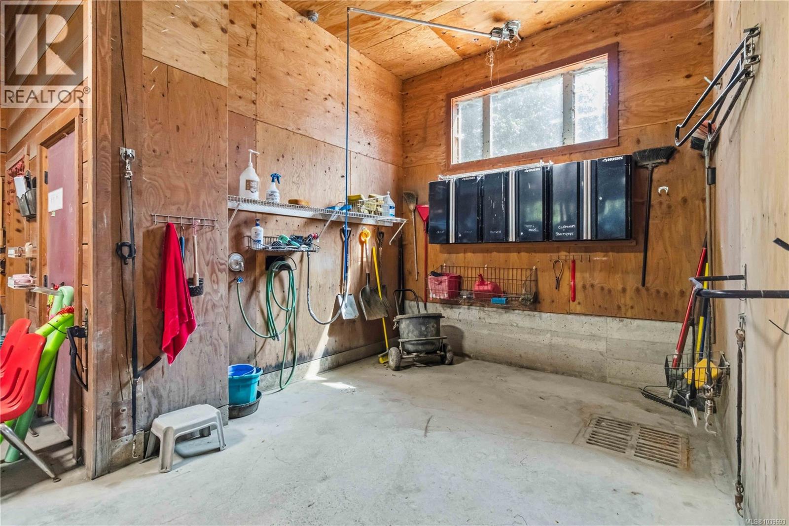 5480 Sooke Rd - 48