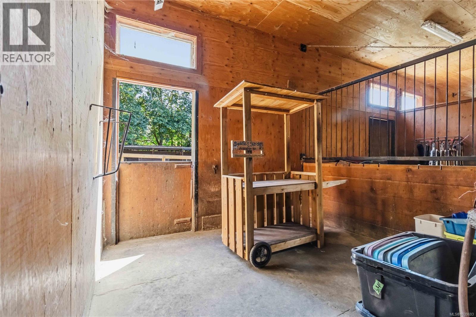 5480 Sooke Rd - 49