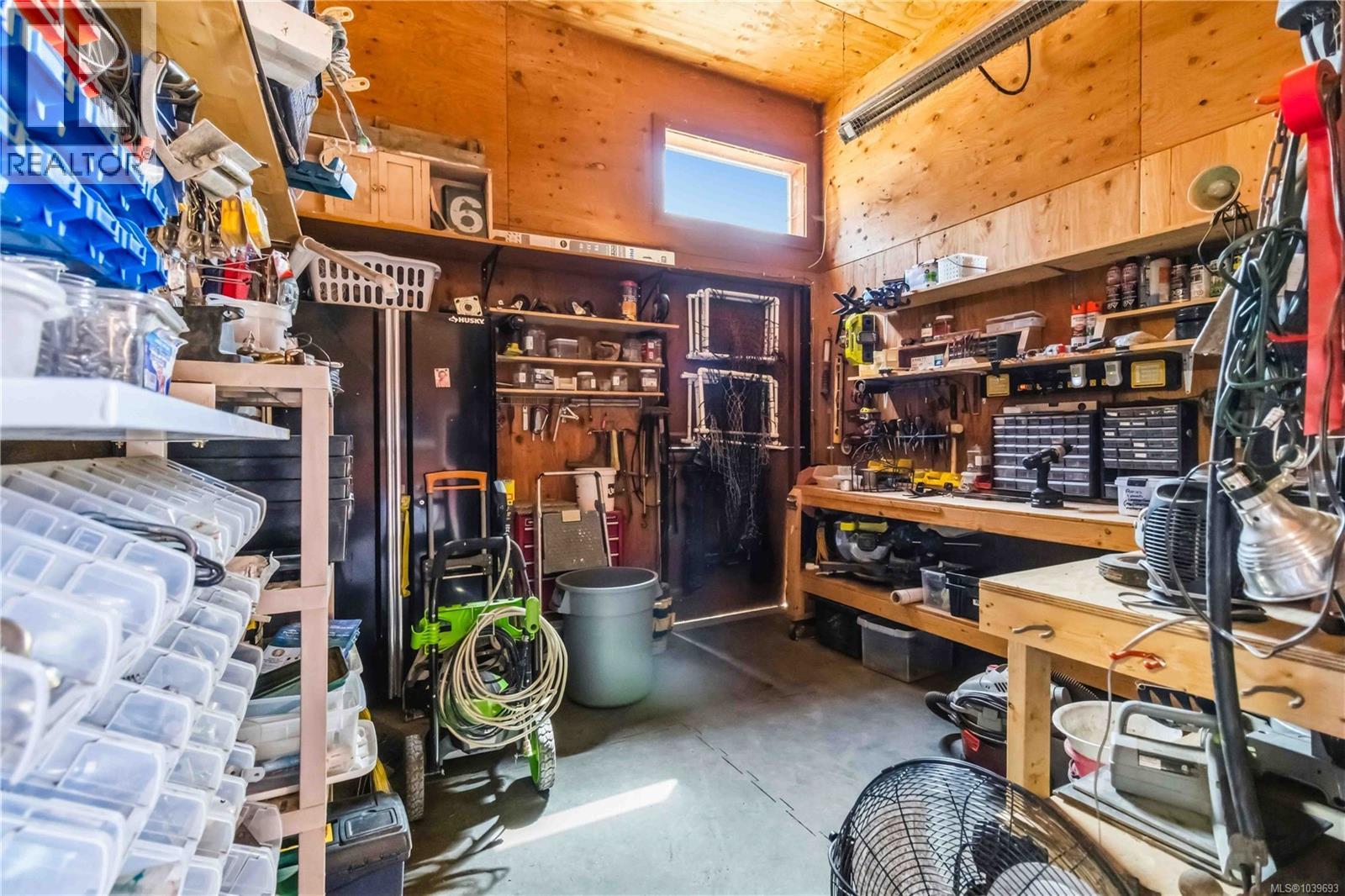 5480 Sooke Rd - 50