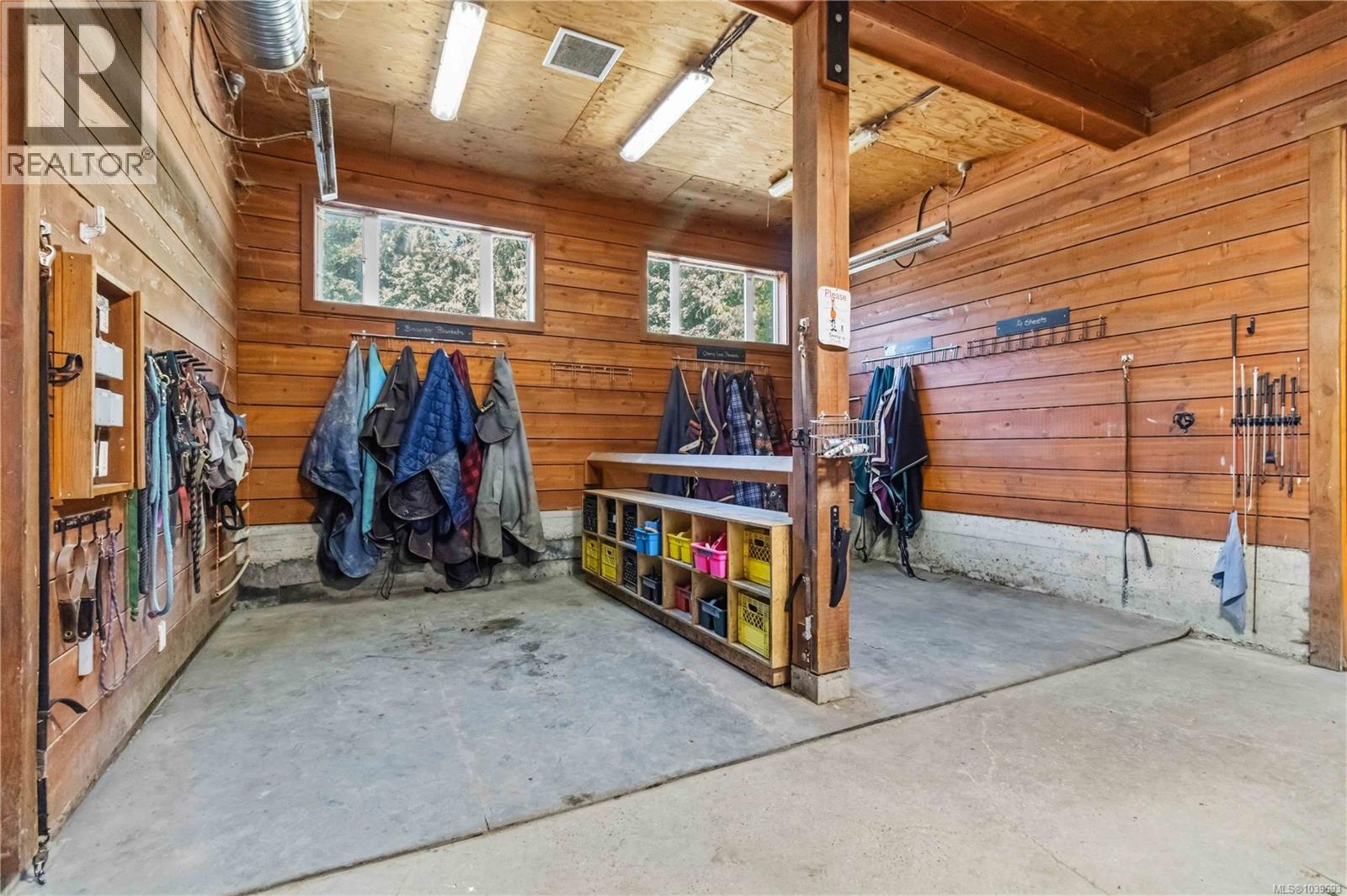 5480 Sooke Rd - 51