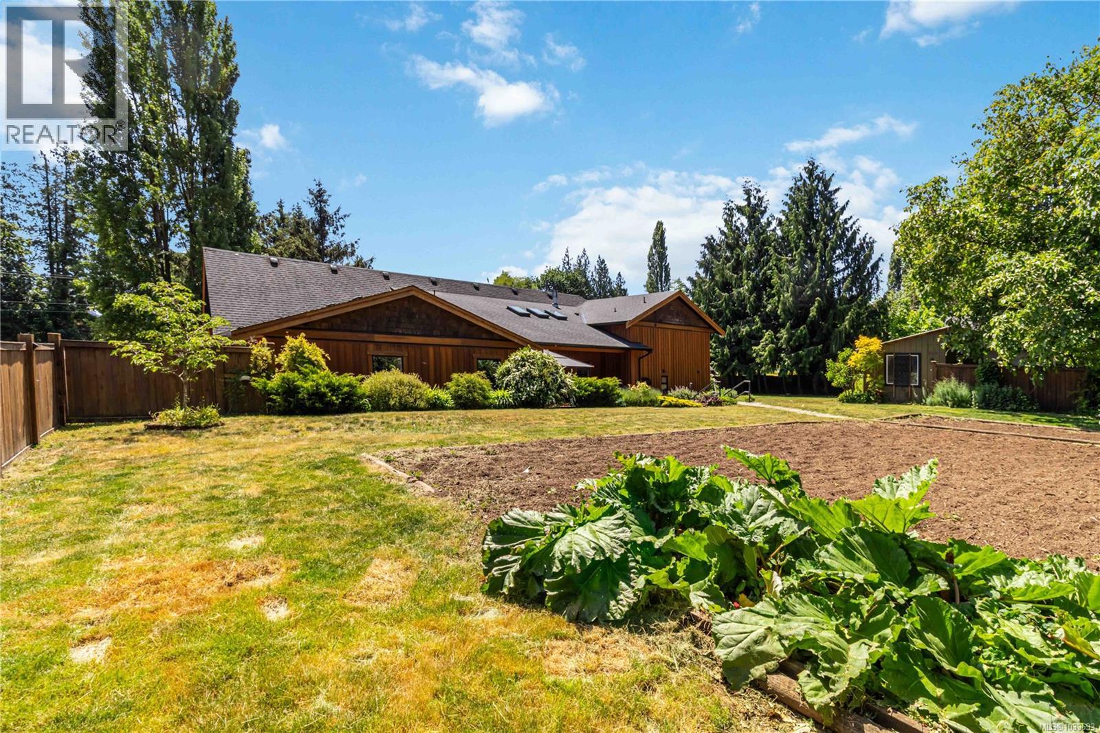 5480 Sooke Rd - 42