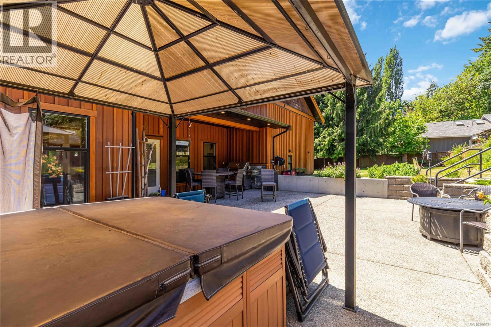 5480 Sooke Rd - 40