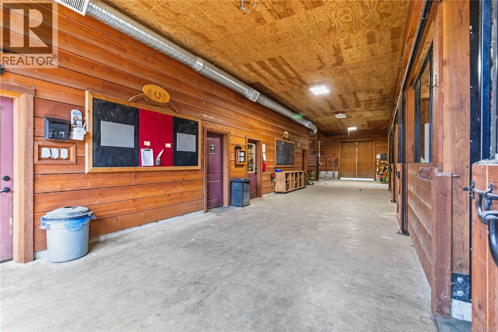 5480 Sooke Rd - 46