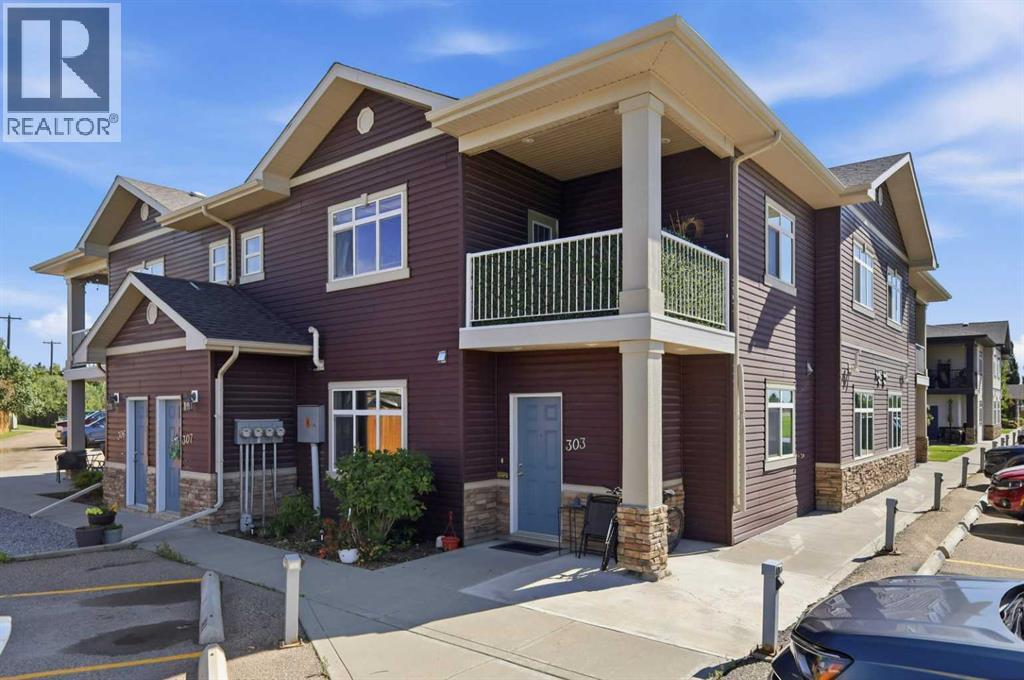 #303 639 Oak Street - 2