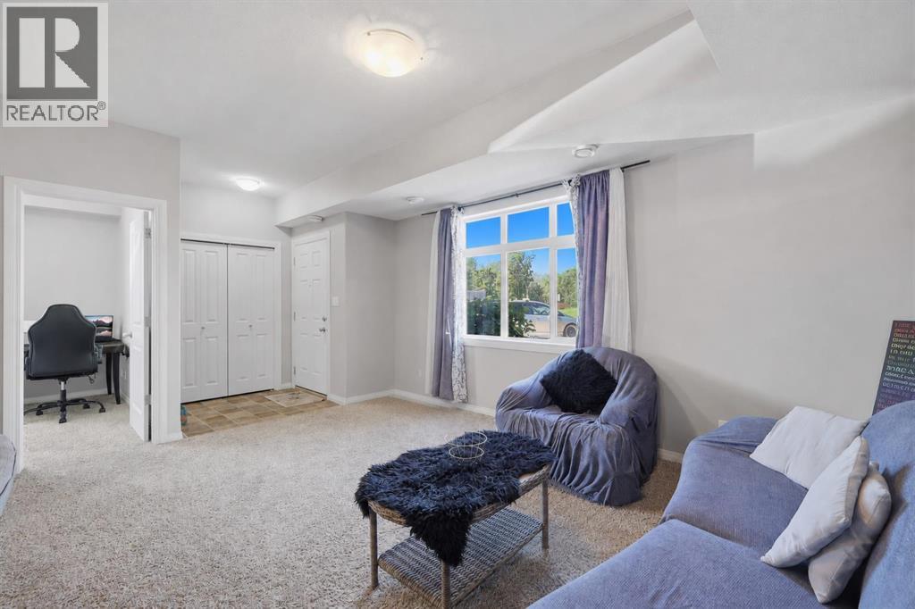 #303 639 Oak Street - 5