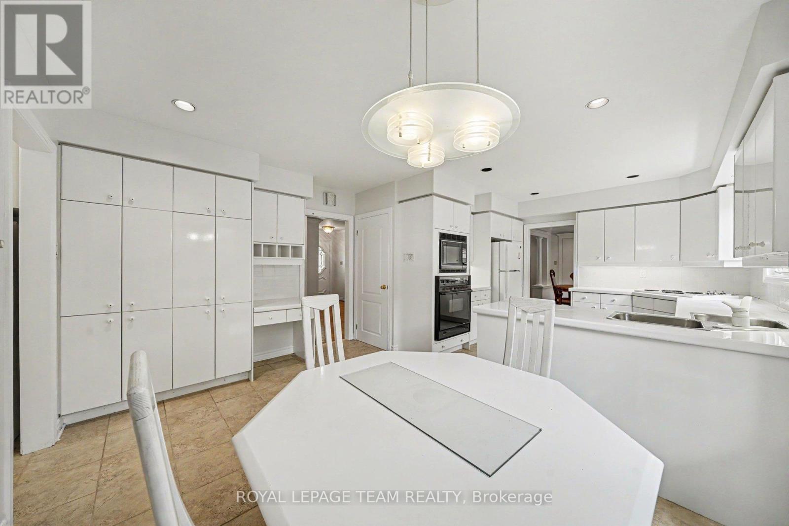 4 Bed, 3 Bath House for Sale in Ottawa – 907 DRESDEN CRESCENT, Ottawa – MLS# X13532862 - Image 14