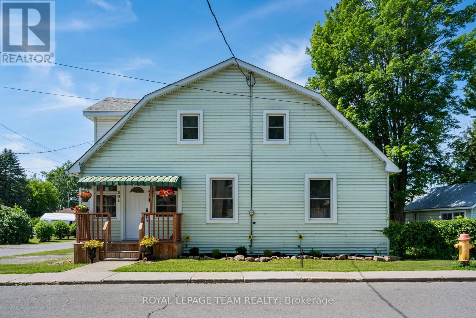 301 OXFORD STREET E - 3