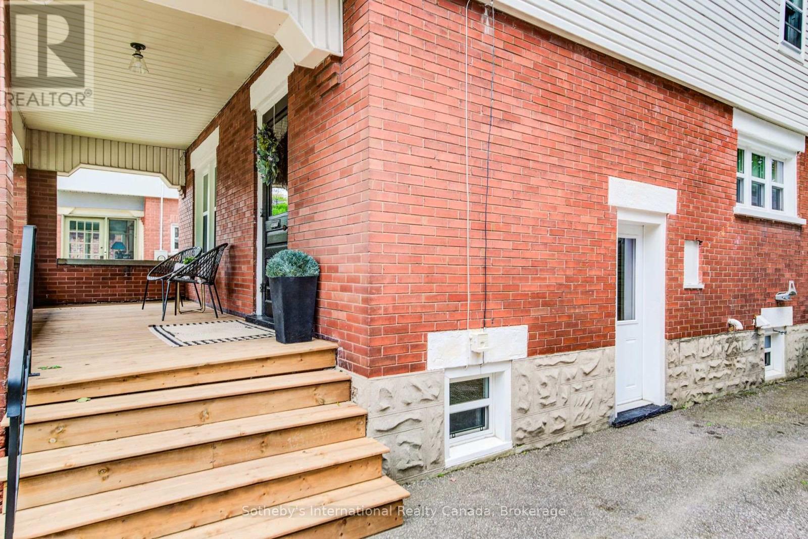 151 ESSON STREET — photo 3