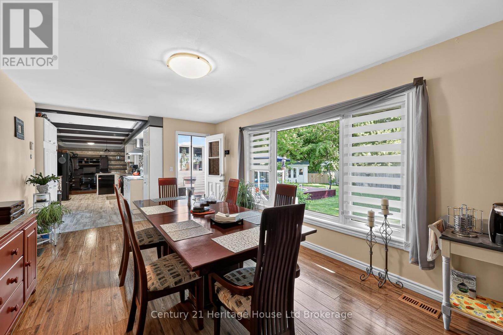 12 JUBILEE PLACE - 18