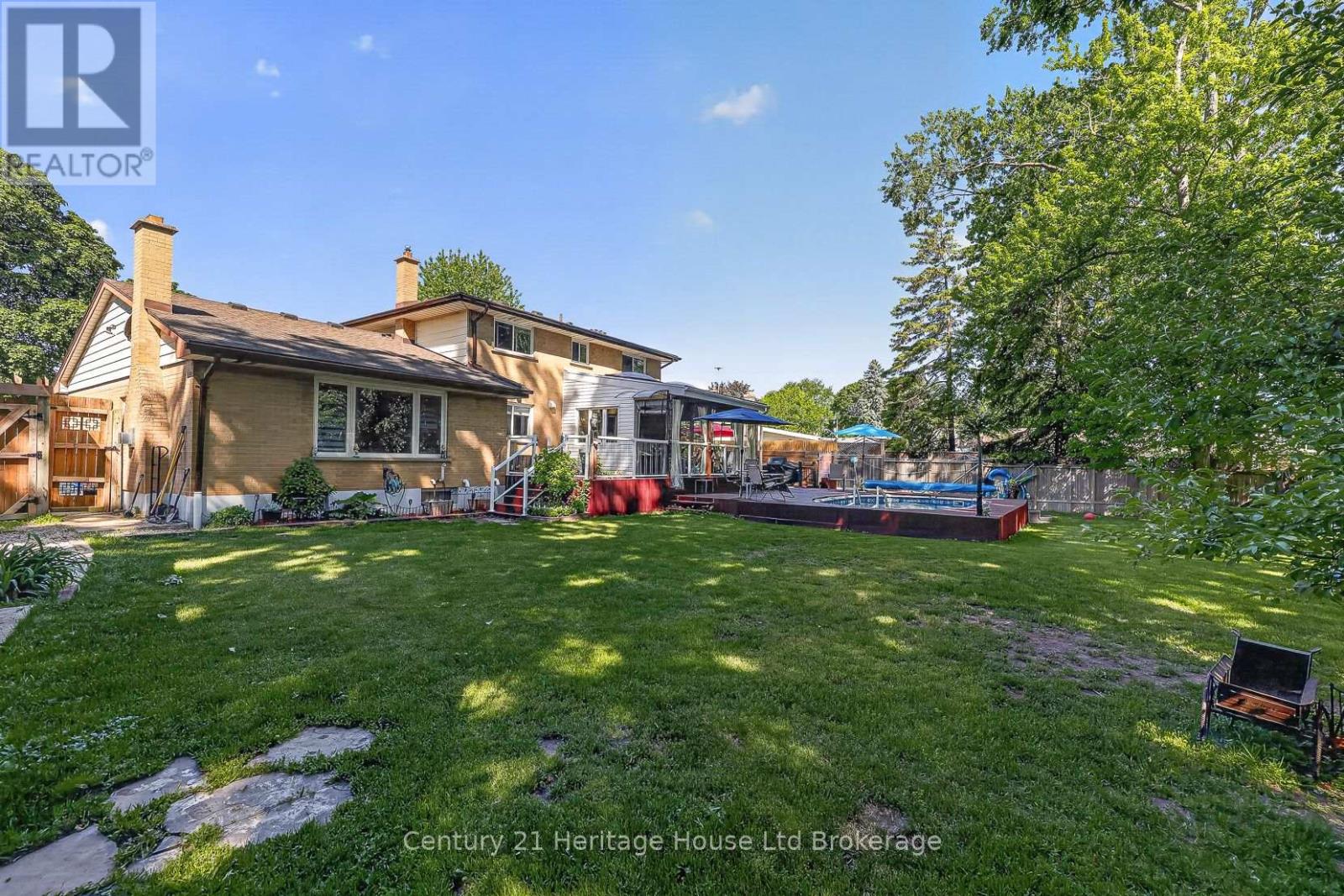 12 JUBILEE PLACE - 36