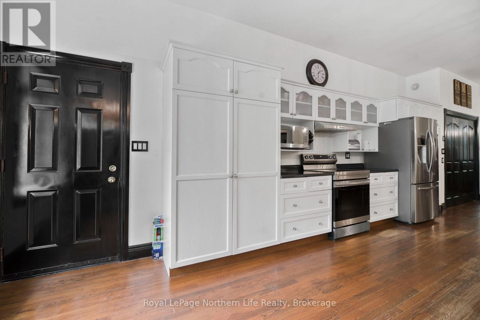 421 COLLINS DRIVE - 11