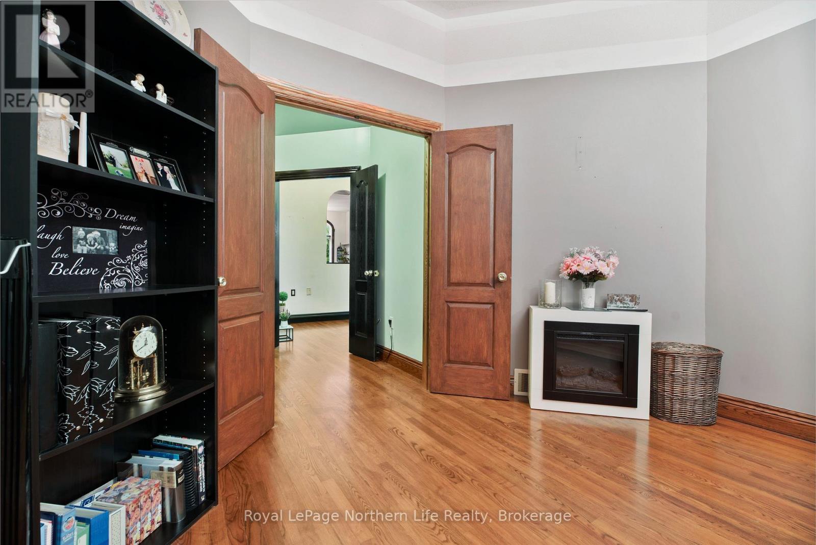 421 COLLINS DRIVE - 18