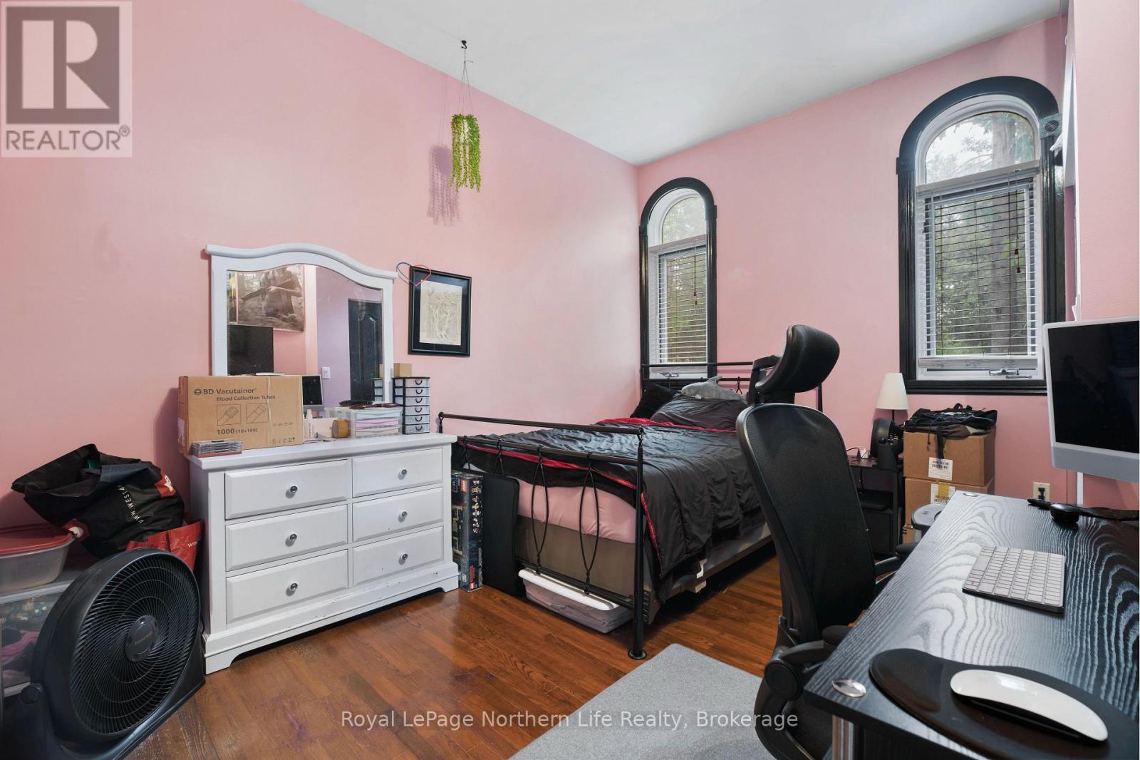 421 COLLINS DRIVE - 32