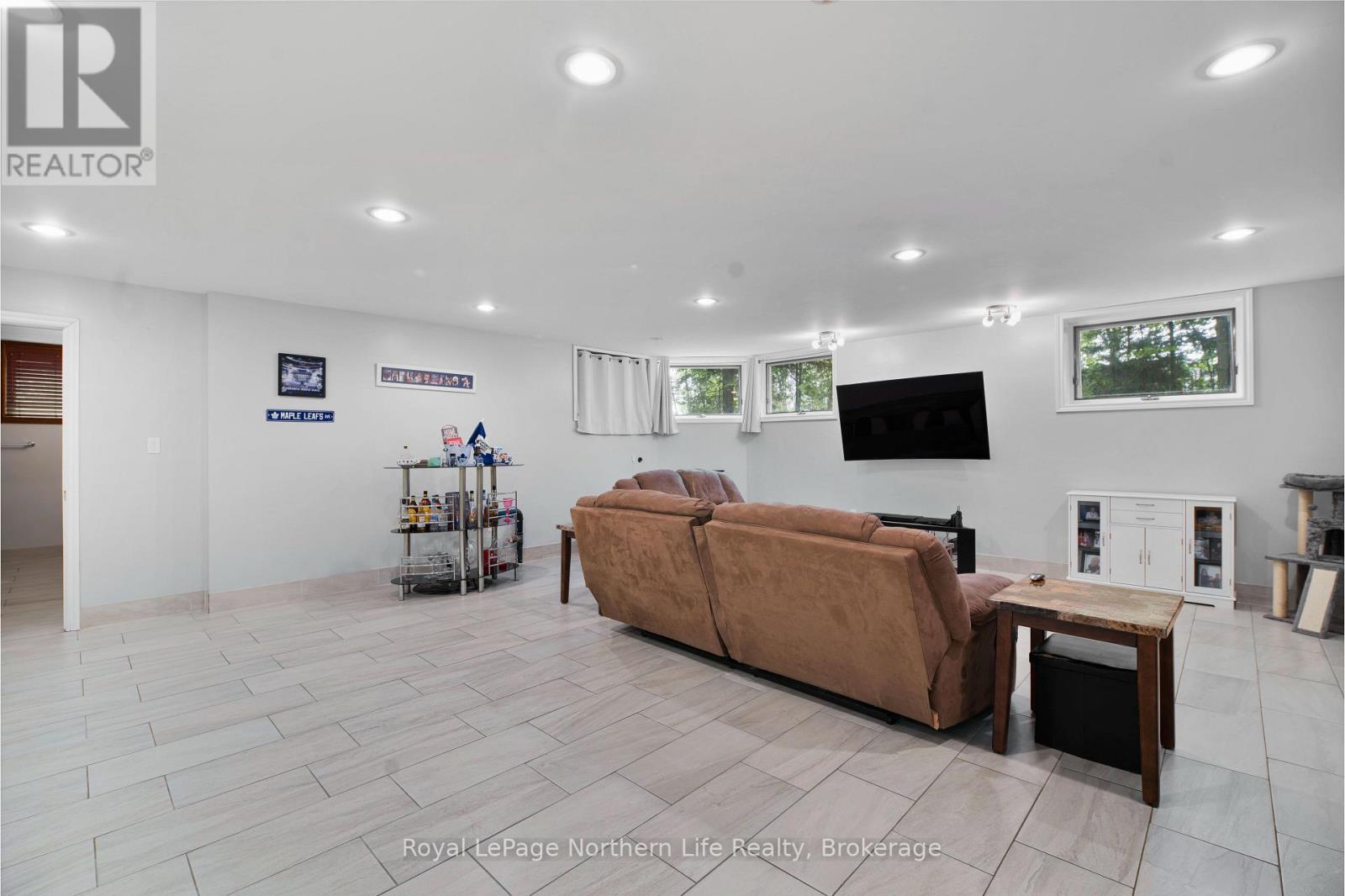 421 COLLINS DRIVE - 34