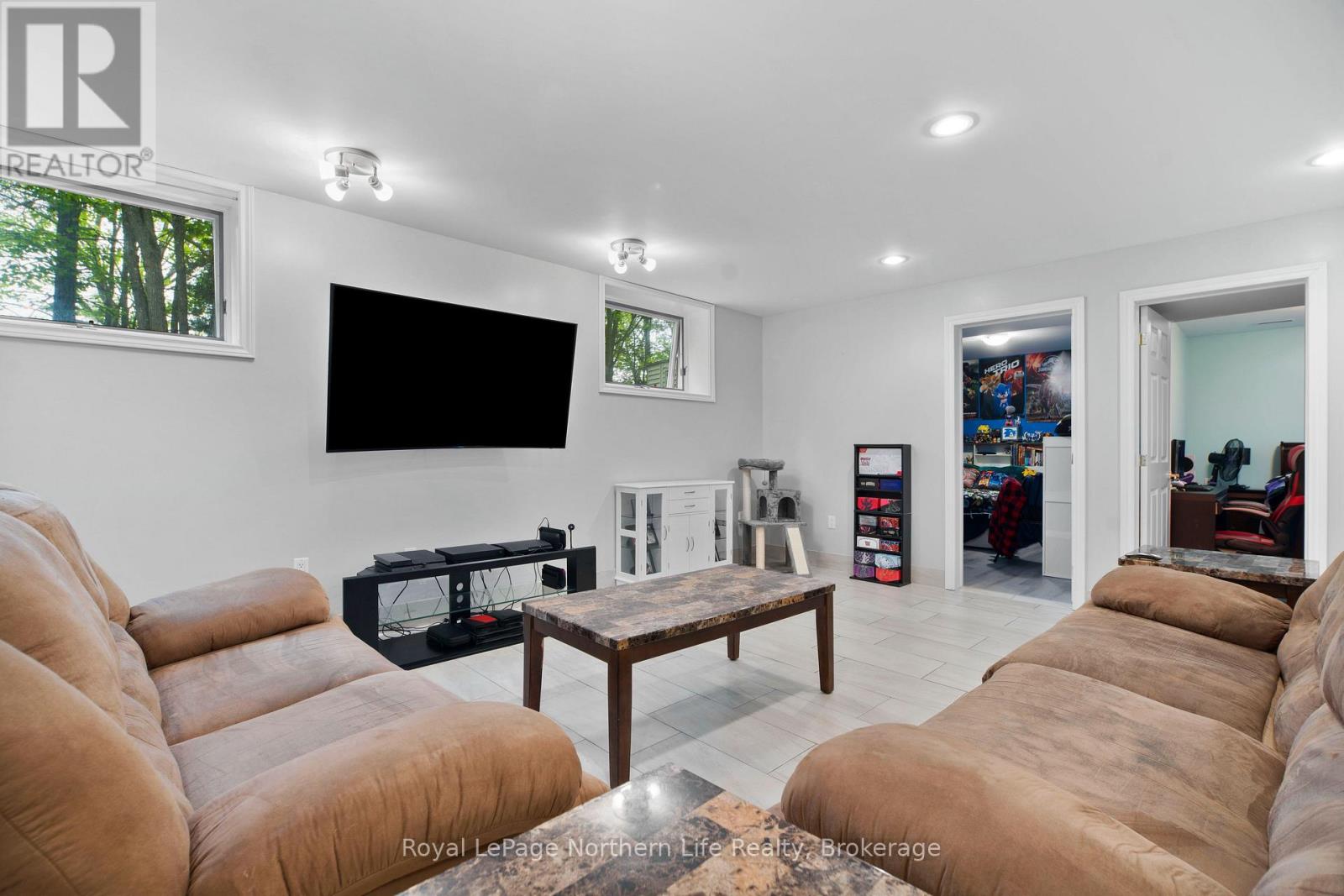 421 COLLINS DRIVE - 35