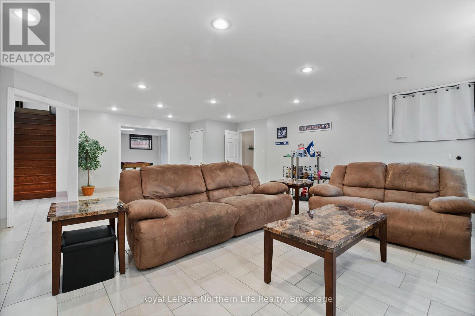 421 COLLINS DRIVE - 36