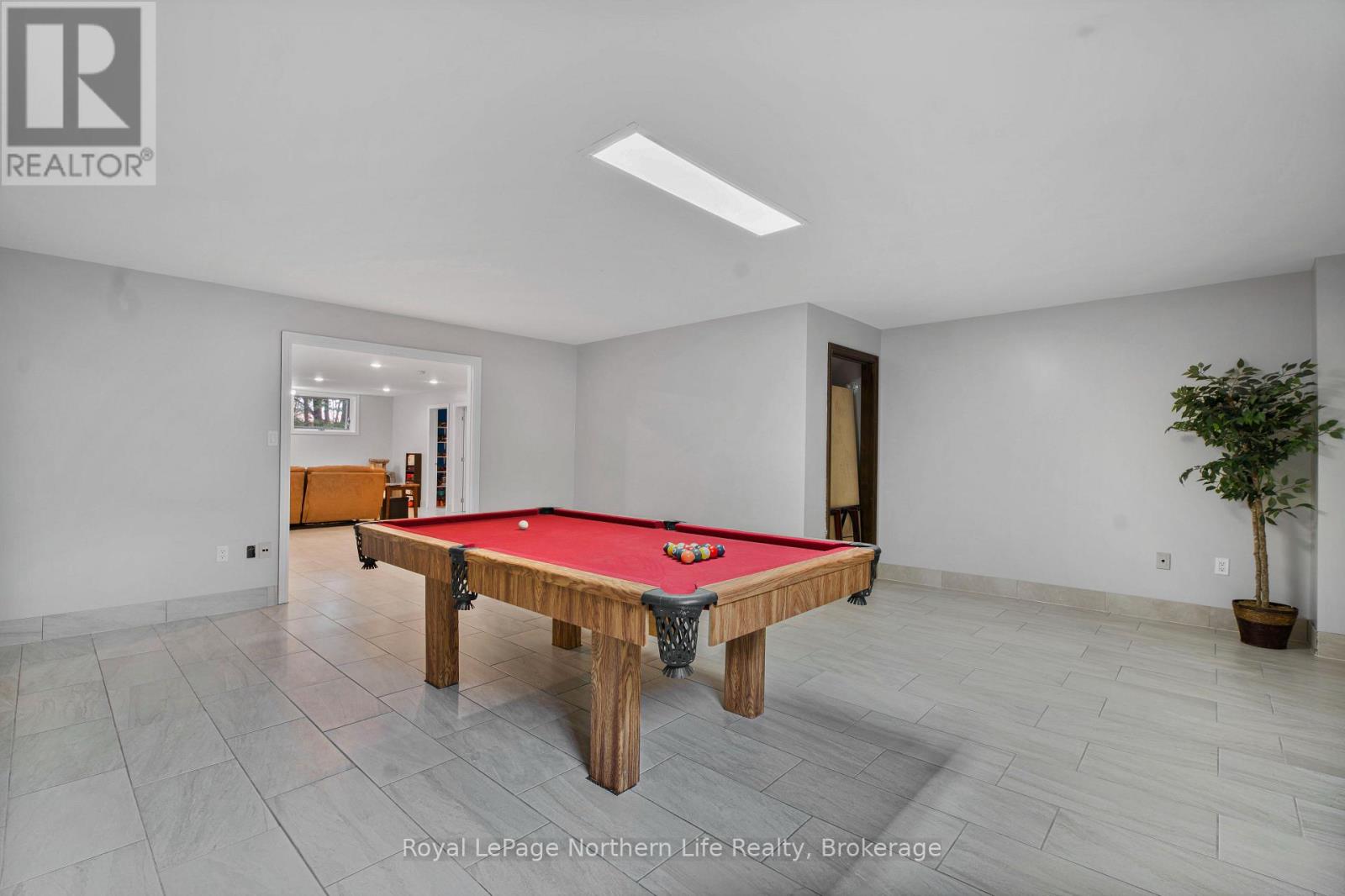 421 COLLINS DRIVE - 39
