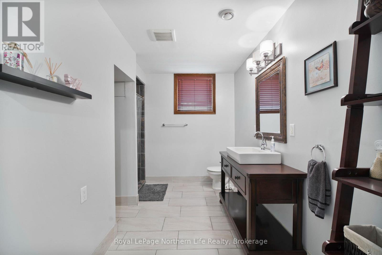 421 COLLINS DRIVE - 40