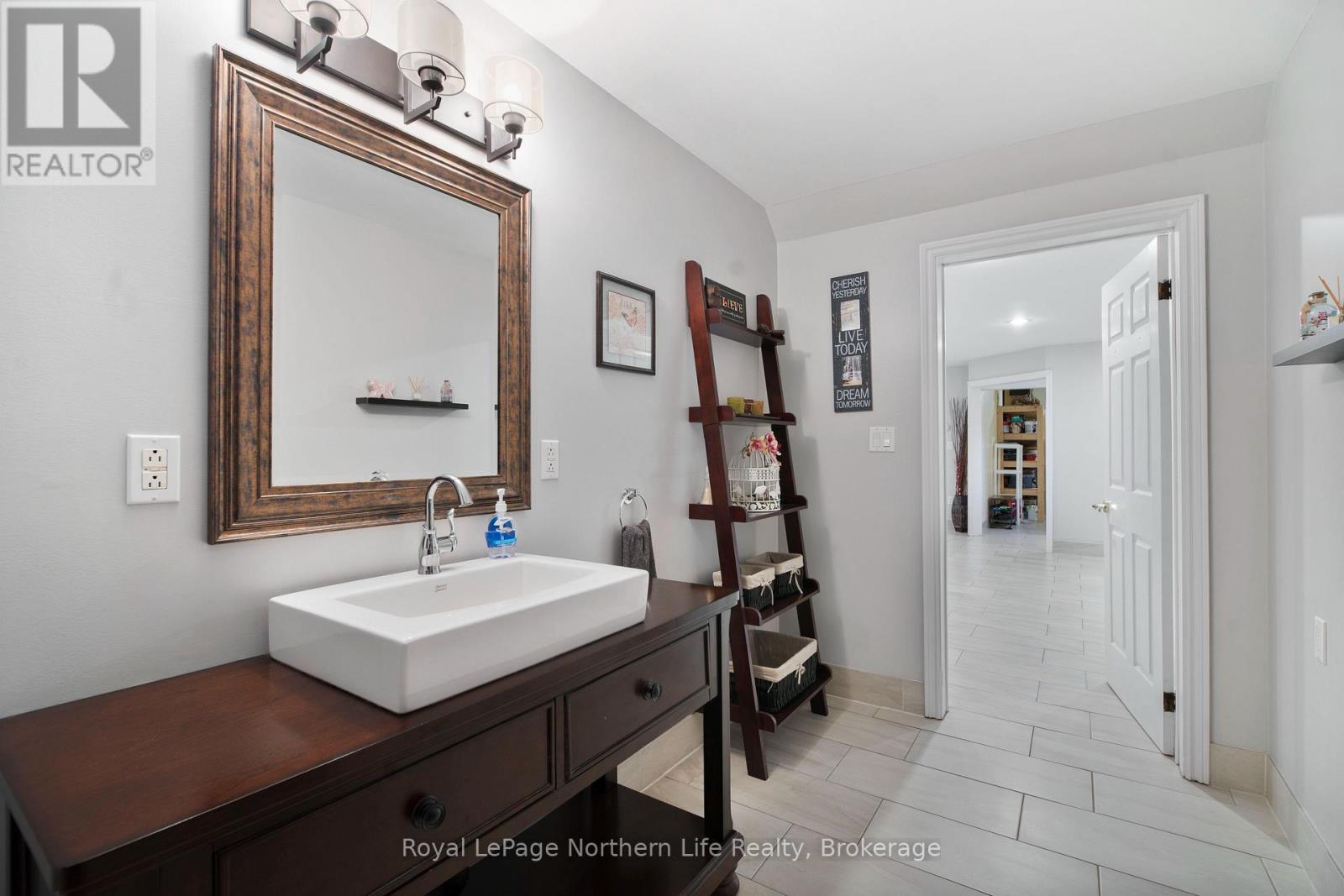 421 COLLINS DRIVE - 41