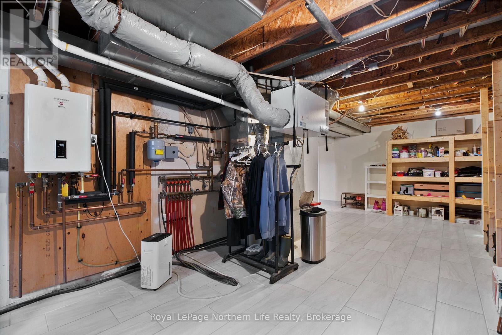 421 COLLINS DRIVE - 44