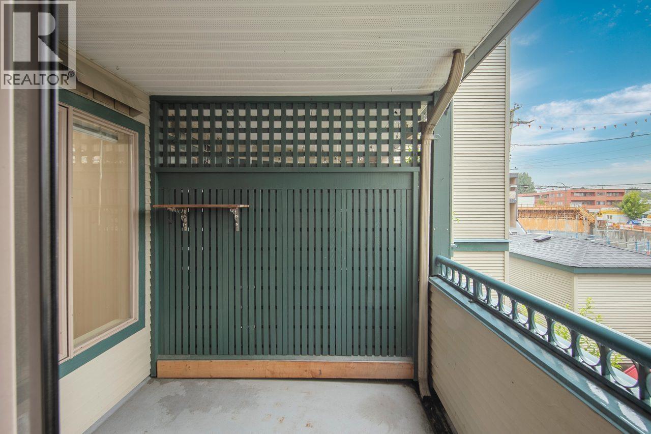 209 688 E 16TH AVENUE, Vancouver