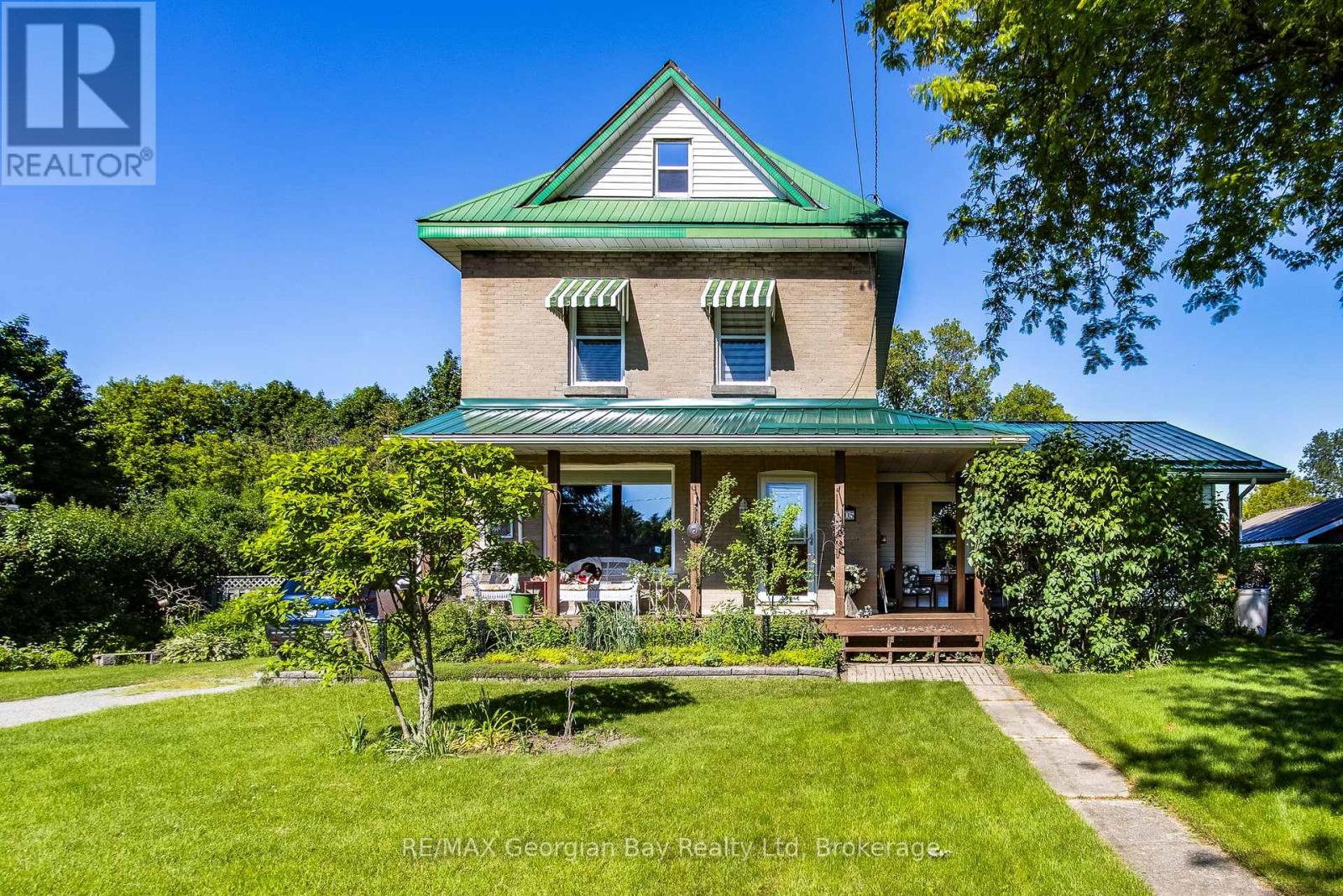 305 LINDSAY STREET E - 1