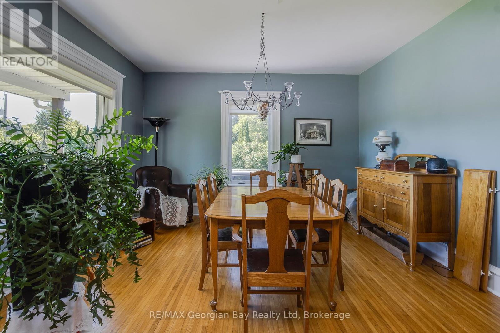 305 LINDSAY STREET E - 11