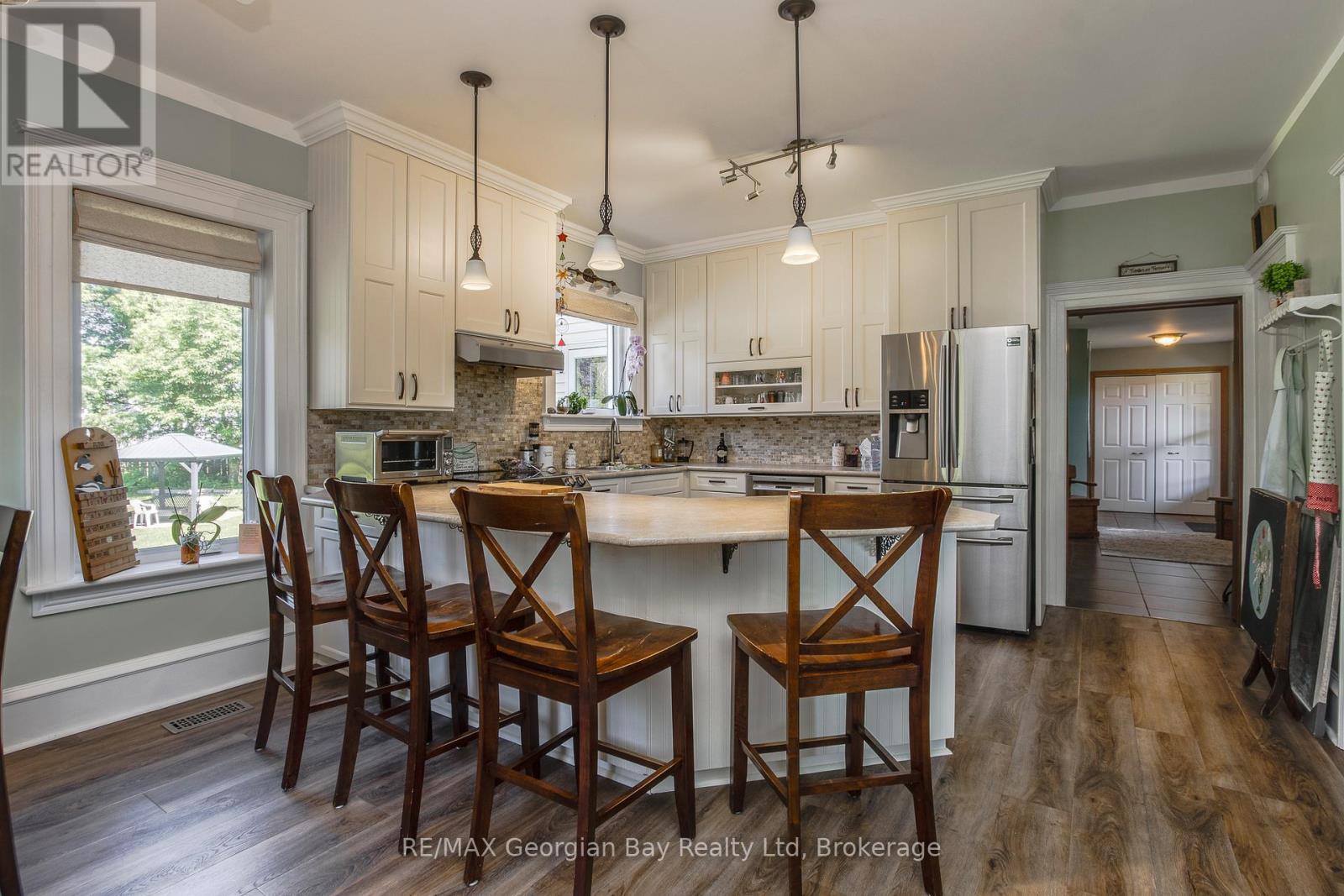 305 LINDSAY STREET E - 16