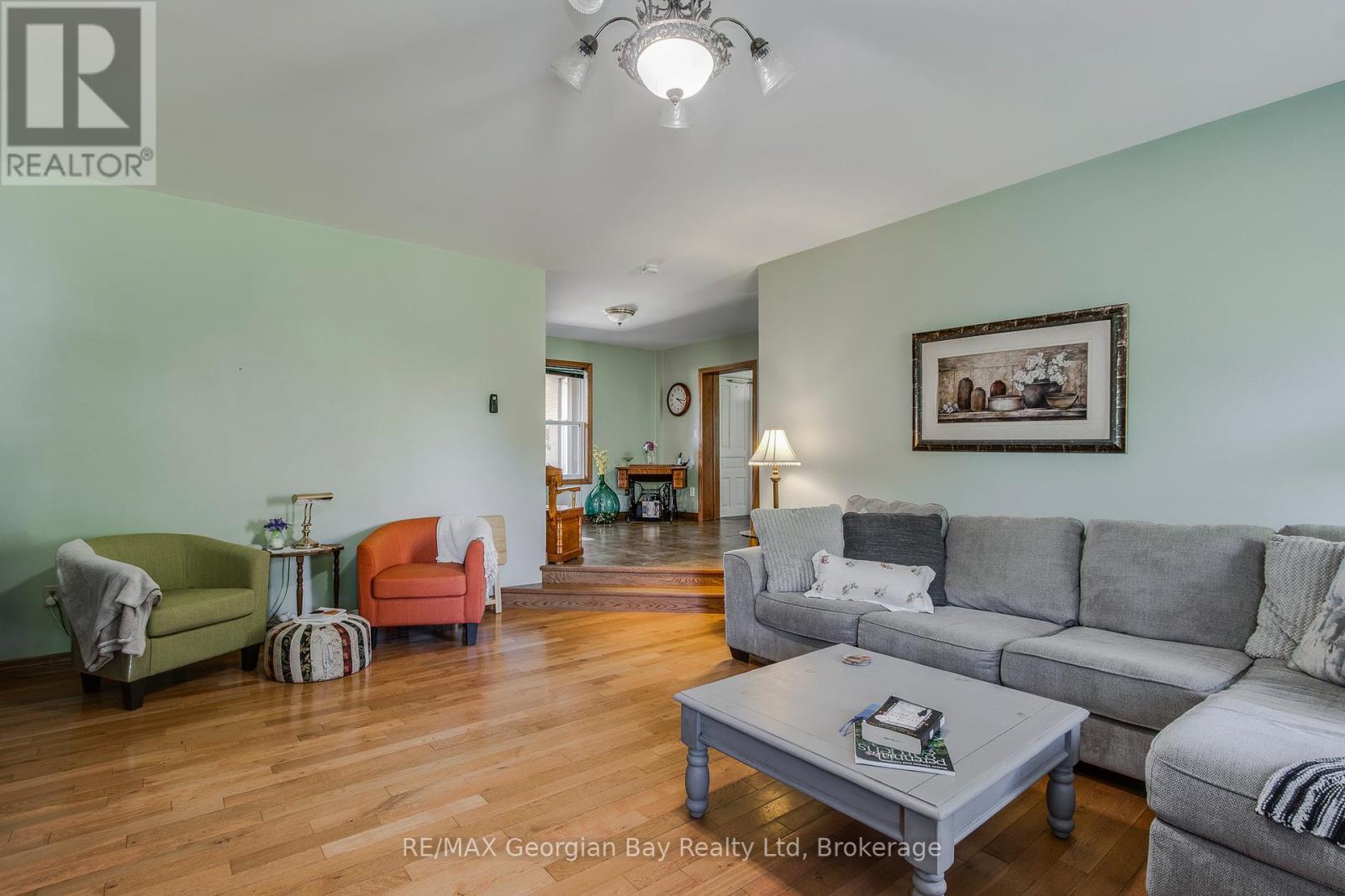 305 LINDSAY STREET E - 25
