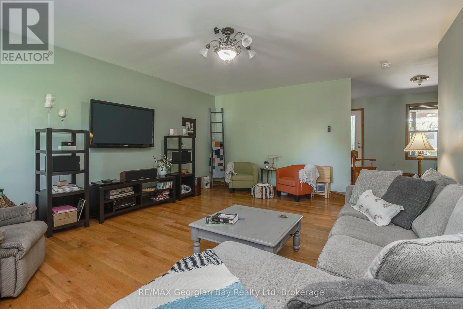 305 LINDSAY STREET E - 27