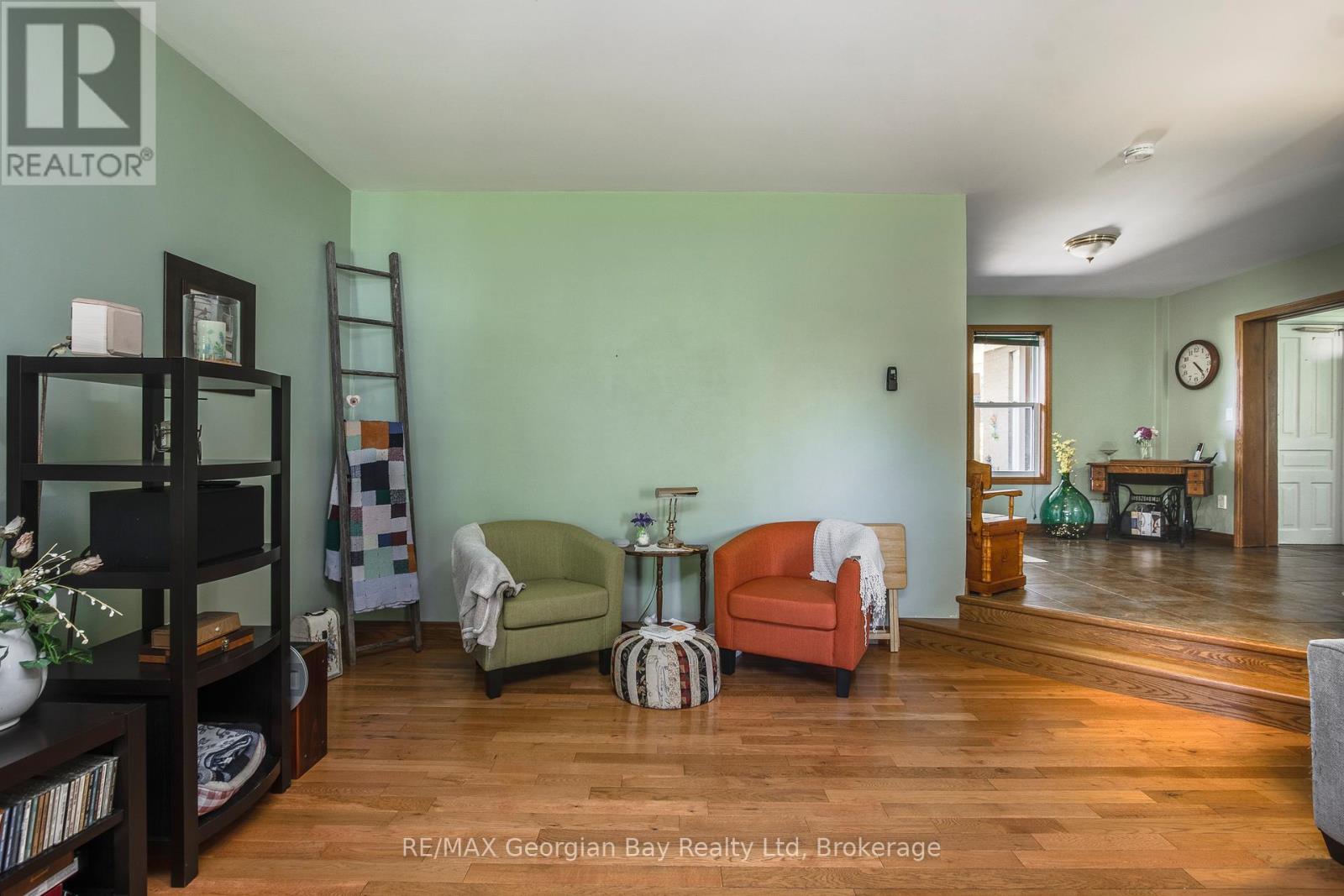 305 LINDSAY STREET E - 28