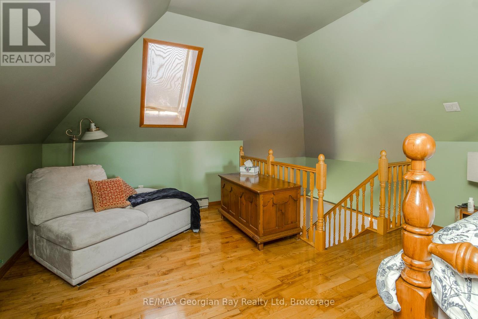 305 LINDSAY STREET E - 4