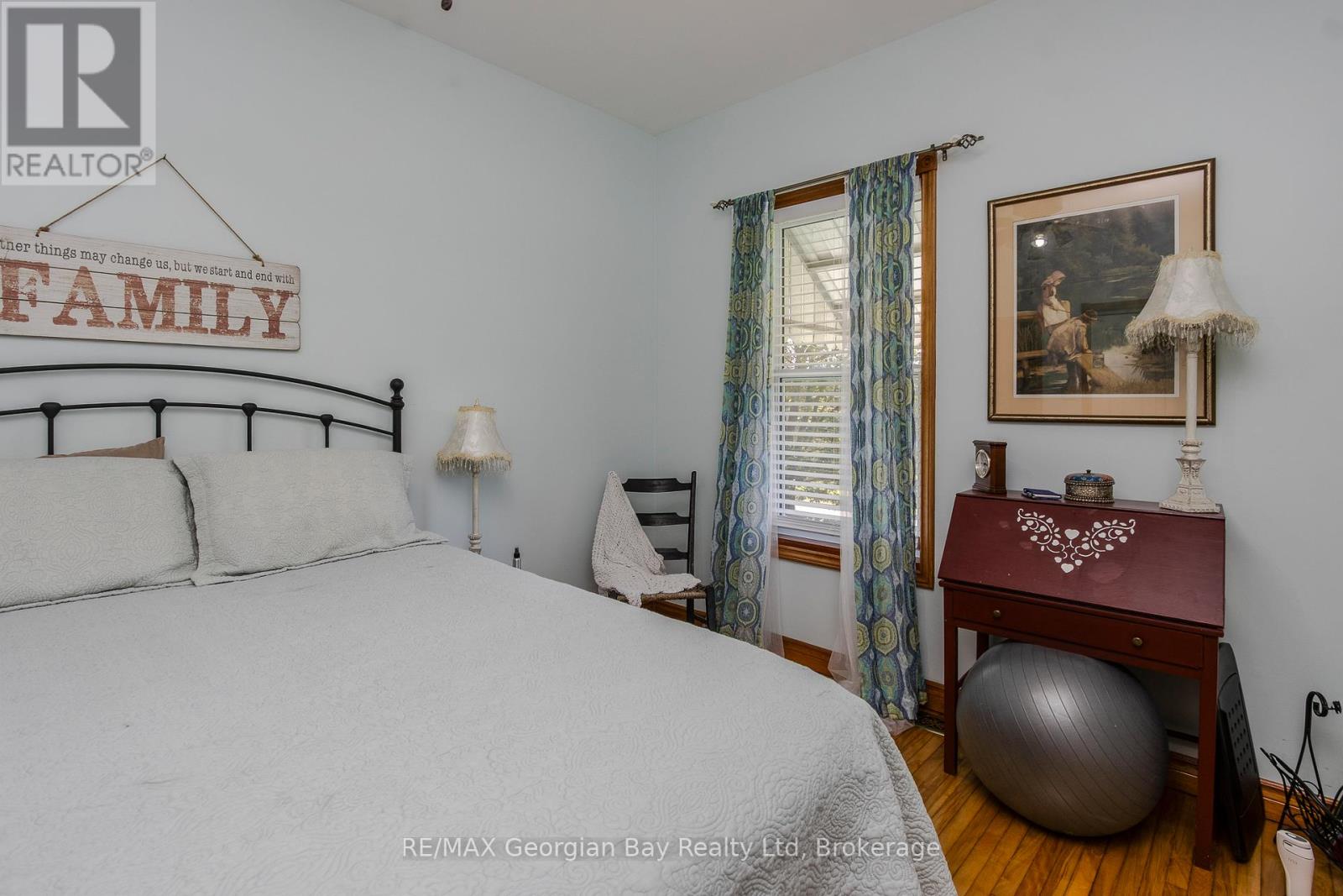 305 LINDSAY STREET E - 7