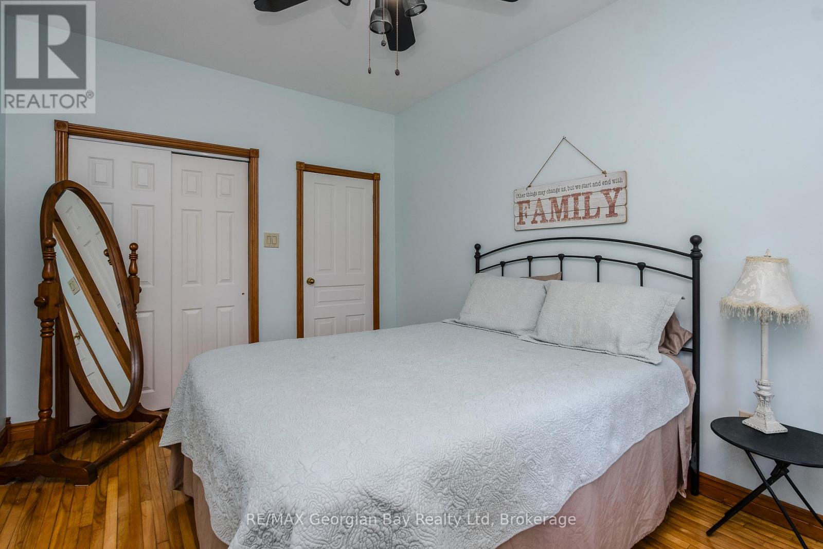 305 LINDSAY STREET E - 8